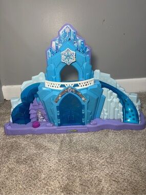 Fisher Price Little People Disney Frozen Castle Elsa's Ice Palace Lights Sounds